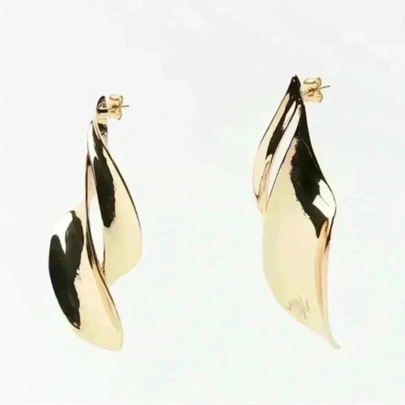 🔥🔥Zara twisted earrings - Picture 2 of 3